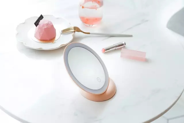 No ugly woman, only lazy woman who will not use smart makeup mirror news 图2张