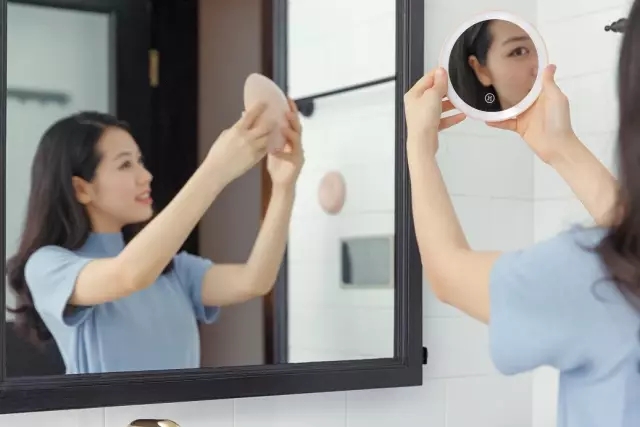 No ugly woman, only lazy woman who will not use smart makeup mirror news 图10张