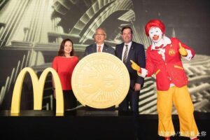 McDonald’s launched a commemorative coin was snapped up, how did you collect it?