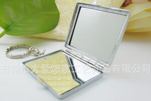 Magical Makeup Mirror for Intelligent Life