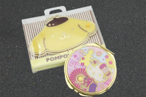 Hello Kitty makeup mirror customization