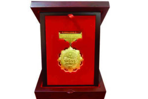 COVID-19 commemorative medal gift box