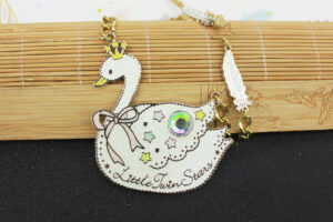 Creative swan with diamond pendant