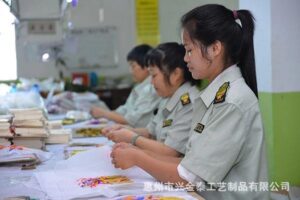 What are the process of customized badges and commemorative badges? in custom design