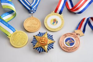Custom price of metal commemorative badges? And size