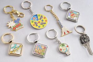 Badges, badges, brooches, all kinds of patterns on the back – badges manufacturers