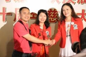 Shenzhen Bay Service Team held the 2012-2013 annual change ceremony