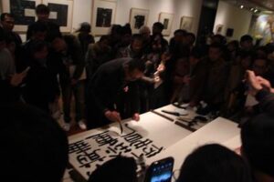 Visit professor Zhang Aiguo of Domestic Academy of Fine Arts