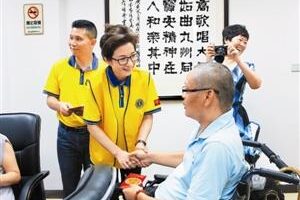 Lion friends help octogenarian to tide over difficulties (Source: September 29, 2014 shenzhen Evening News A14 edition)