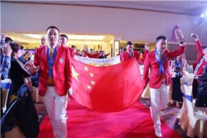 Light up my mood pupil – Bright pupil service team establishment meeting and charity auction party held smoothly