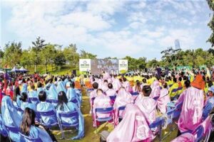 The official of joy enjoys “love without obstacles”