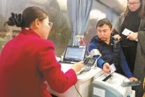 “Red action” into the xiangmi Lake yesterday hundreds of citizens braved rain blood donation