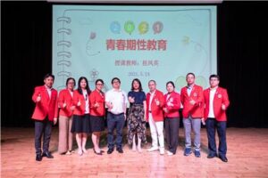 The Charity class of Shenzhen Lions Club came to Buji Longling Junior Middle School