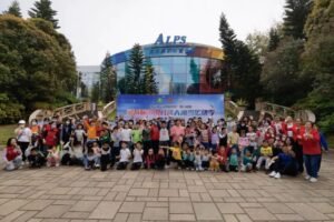 “The fifth Ice and Snow Season” Shenzhen children with hearing disabilities enjoy ice and snow sports to help the Beijing Winter Paralympic Games