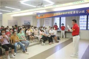 The emergency Committee conducted the third training session of “First Aid on hand”